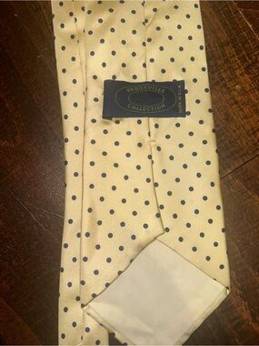 Vintage Brookville Collection necktie yellow and navy silk